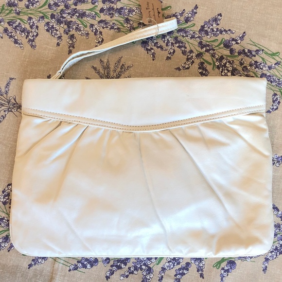Handbags - Vintage clutch handbag ivory zip top inside pocket